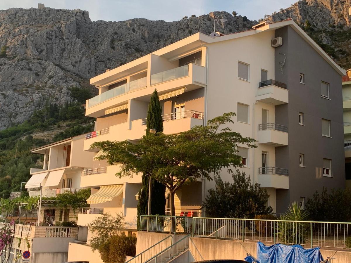 Apartments Beverly Оміш Екстер'єр фото