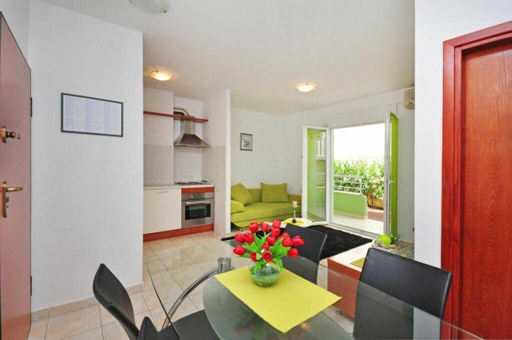 Apartments Beverly Оміш Екстер'єр фото