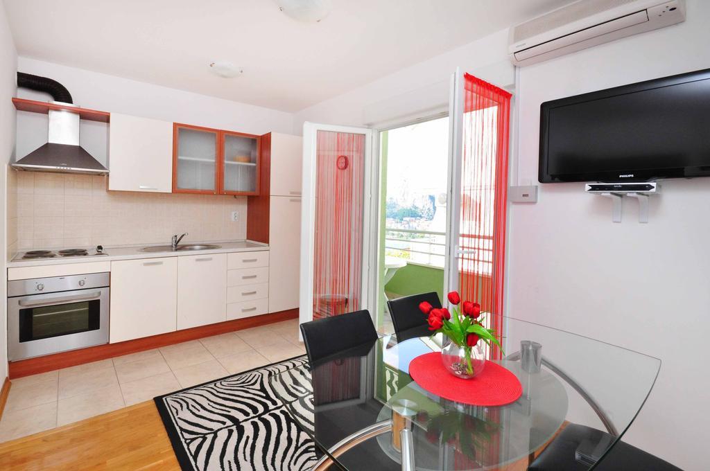 Apartments Beverly Оміш Екстер'єр фото