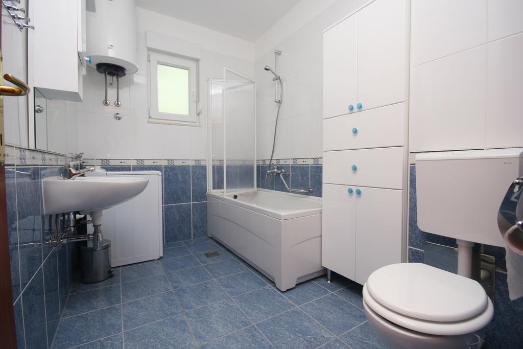 Apartments Beverly Оміш Екстер'єр фото