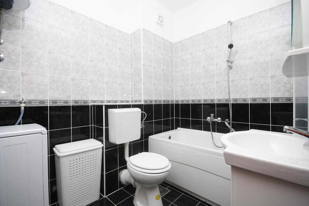 Apartments Beverly Оміш Екстер'єр фото