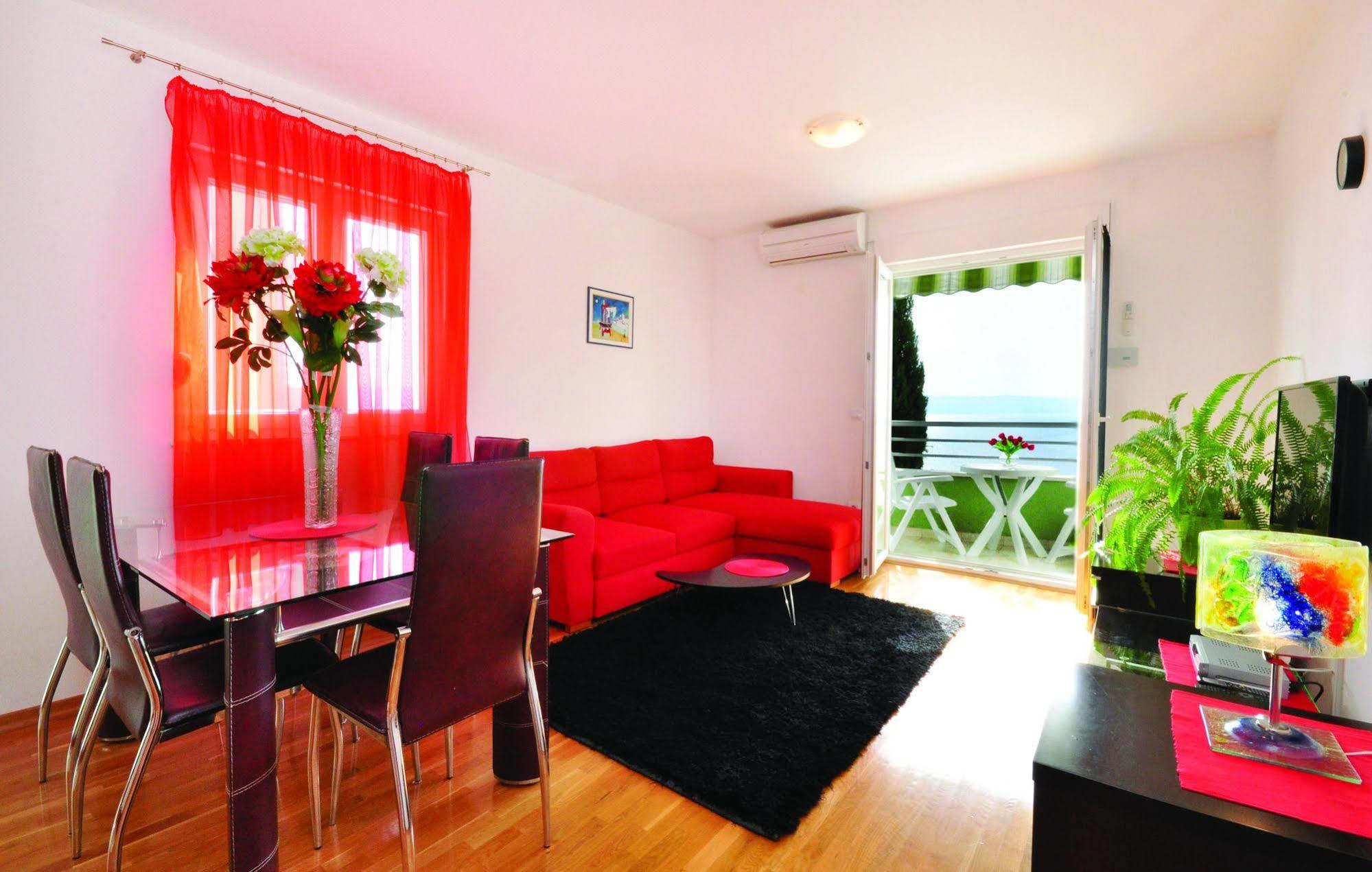 Apartments Beverly Оміш Екстер'єр фото