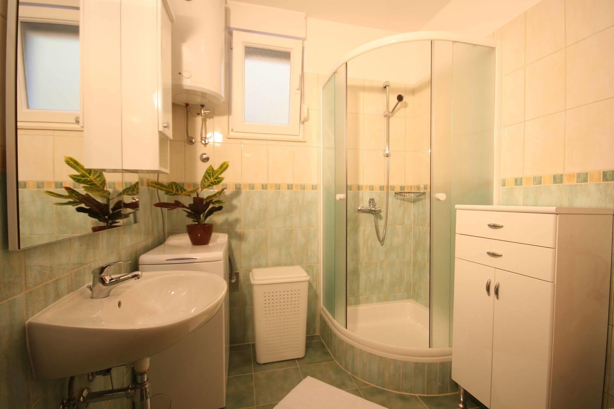 Apartments Beverly Оміш Екстер'єр фото