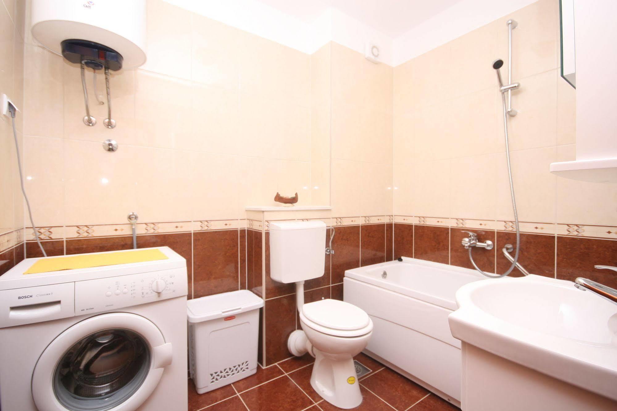 Apartments Beverly Оміш Екстер'єр фото