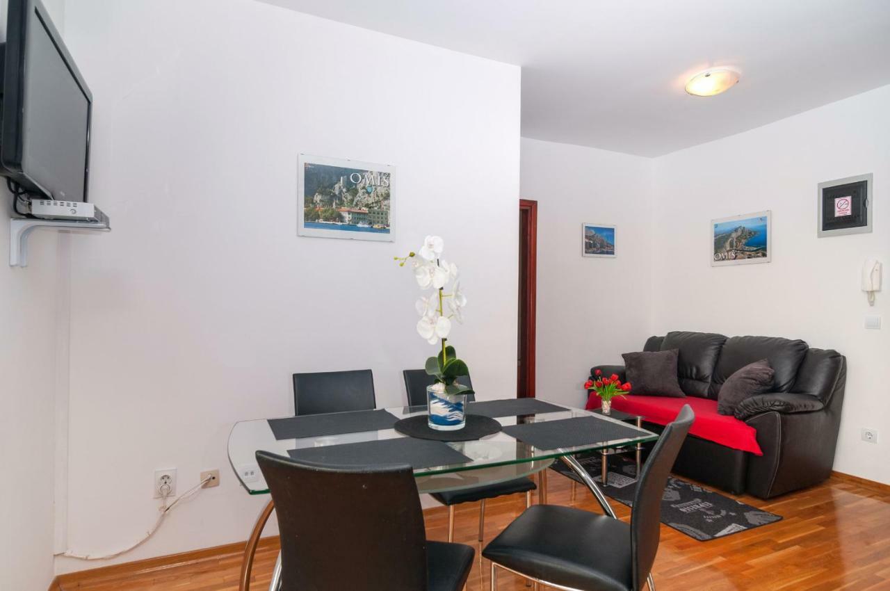 Apartments Beverly Оміш Екстер'єр фото